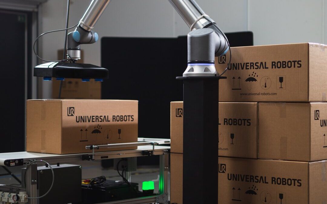 Universal Robots dodał do portfolio nowego przemysłowego cobota o udźwigu 20 kg