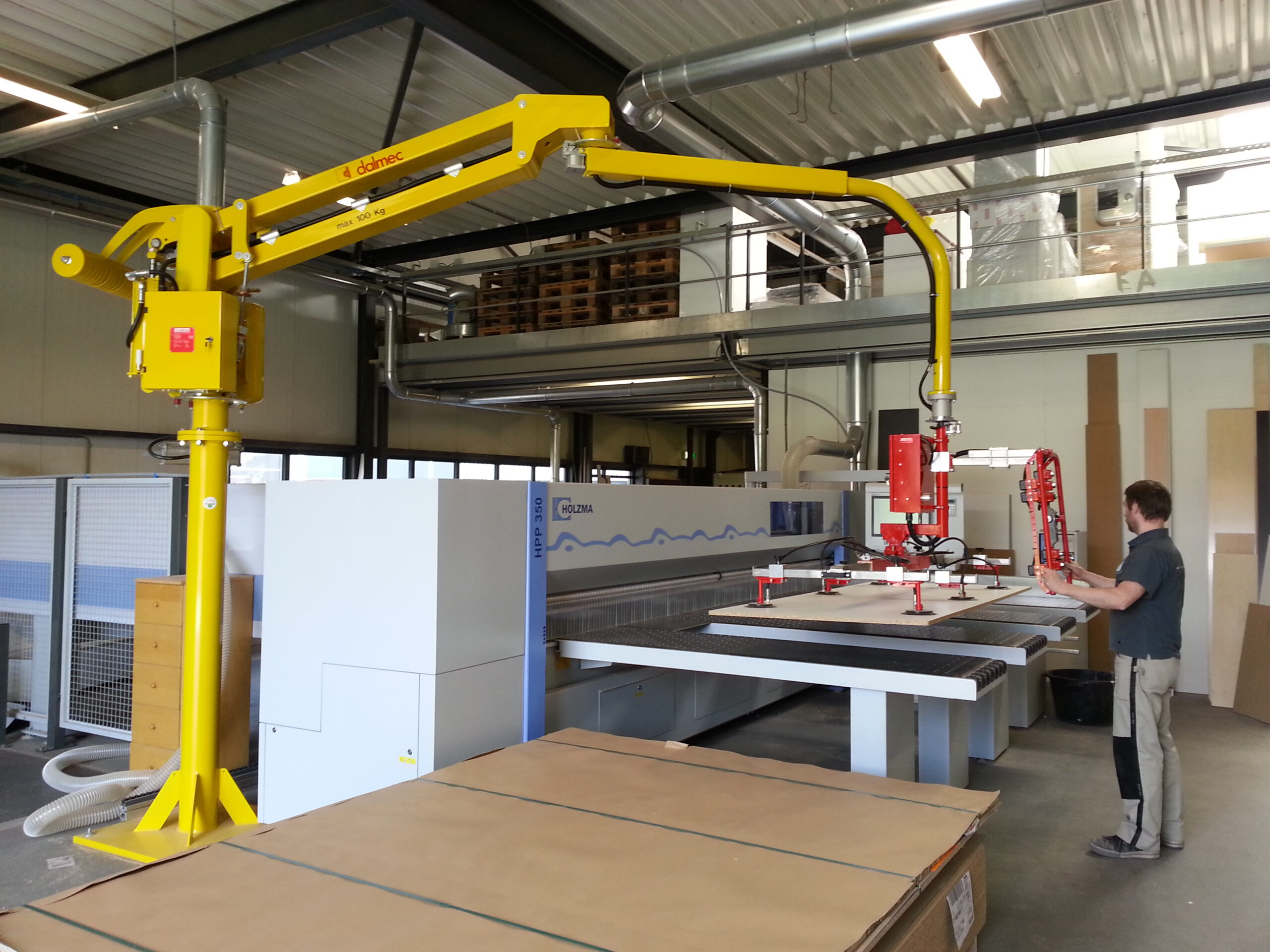 Manipulator przemysłowy – wsparcie w transporcie bliskim